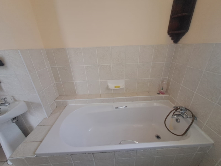 5 Bedroom Property for Sale in Beacon Bay North Eastern Cape